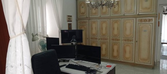 2-salle Appartement à Bari, Italy No. 36669 21
