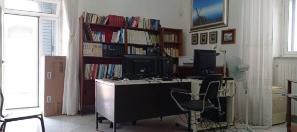 2-salle Appartement à Bari, Italy No. 36669 23