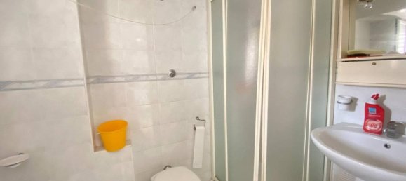 2-salle Appartement à Bari, Italy No. 36669 5