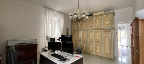 2-salle Appartement à Bari, Italy No. 36669 13