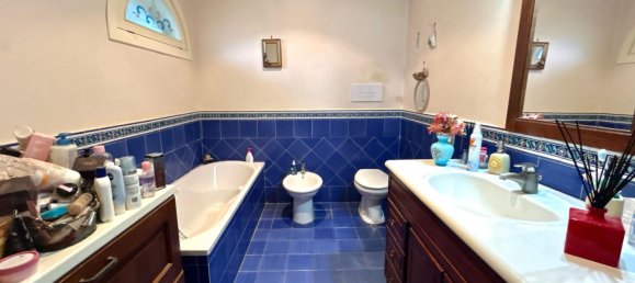 5 rooms Apartment in Portici, Italy No. 18150 27