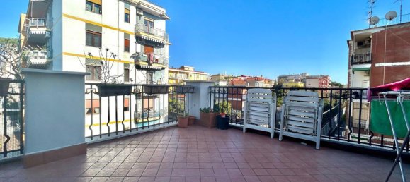 5 rooms Apartment in Portici, Italy No. 18150 18