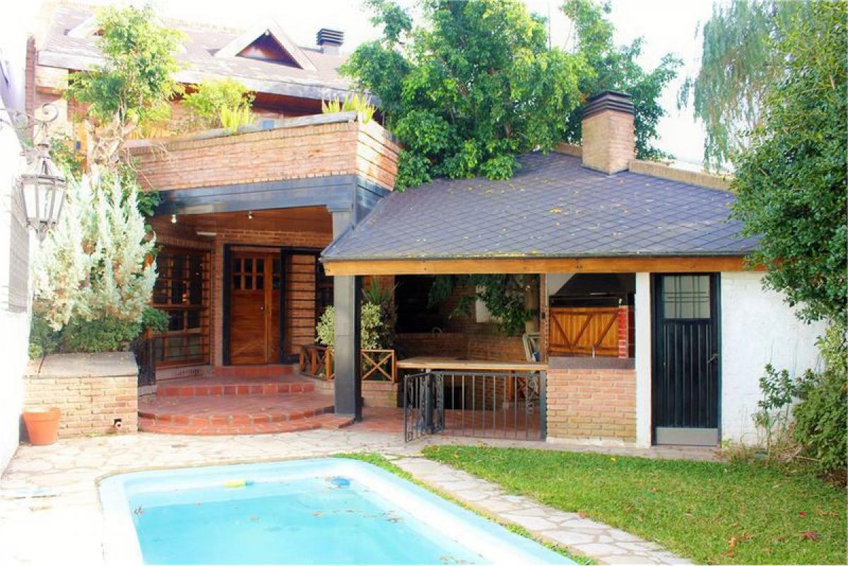 5 bedrooms House in Moron, Argentina No. 51343