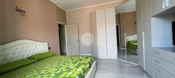Apartamento de 2 dormitorios en Corsico, Italy No. 343510 8