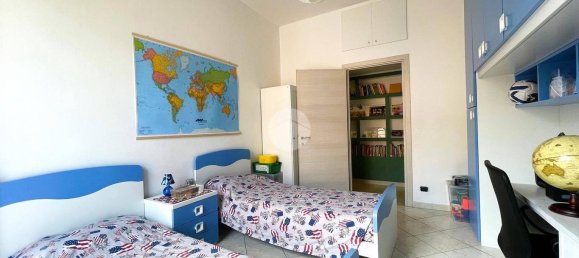 Apartamento de 2 dormitorios en Corsico, Italy No. 343510 10