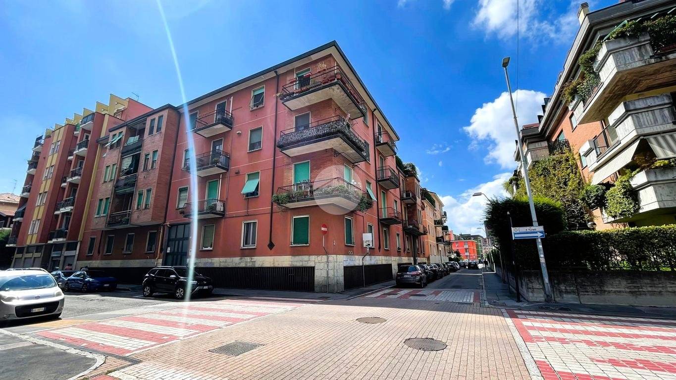 Apartamento de 2 dormitorios en Corsico, Italy No. 343510