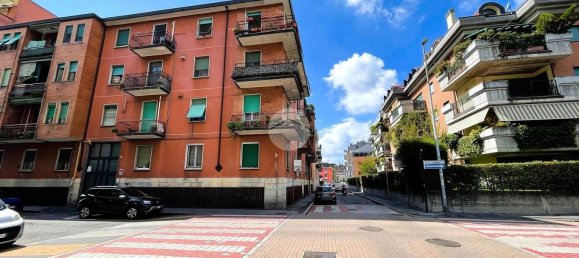 Apartamento de 2 dormitorios en Corsico, Italy No. 343510 2