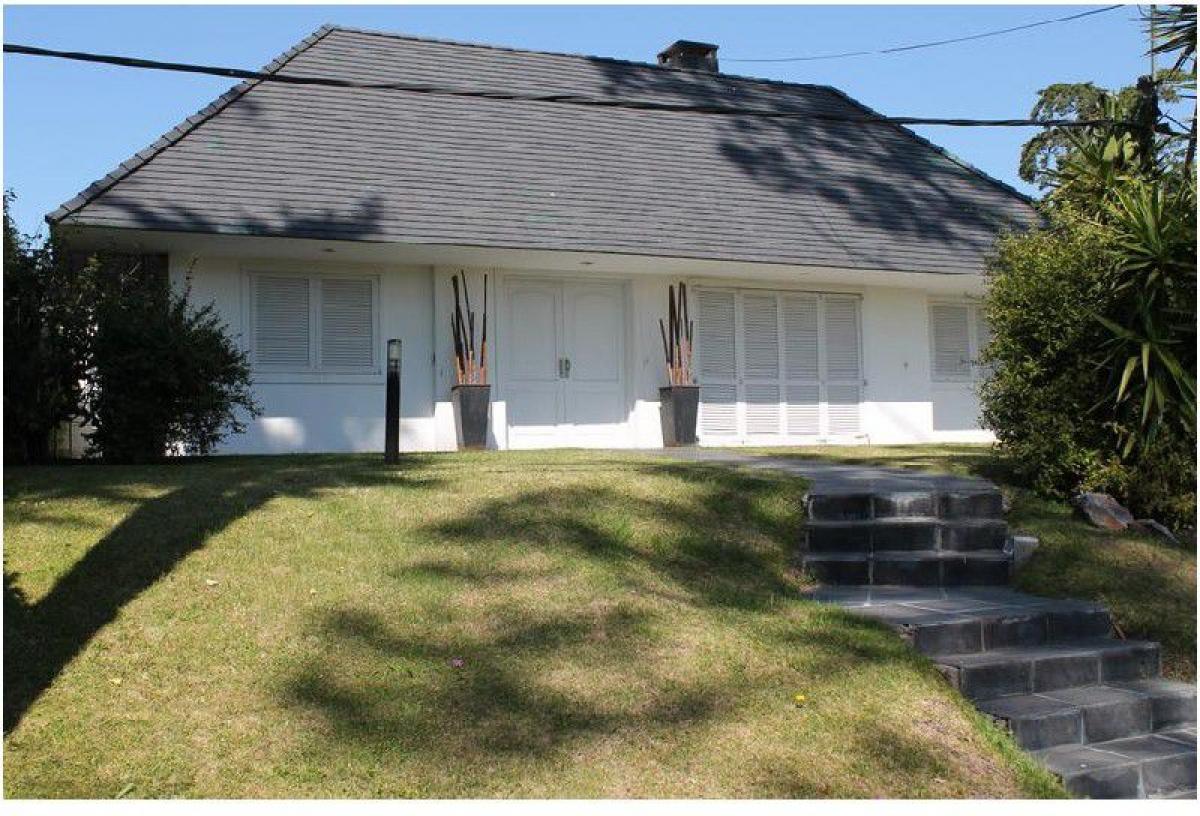 4 bedrooms House in Maldonado, Uruguay No. 7982