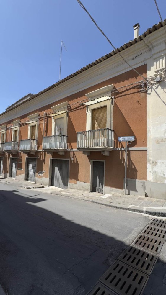 4 bedrooms Building in Scordia, Italy No. 290738