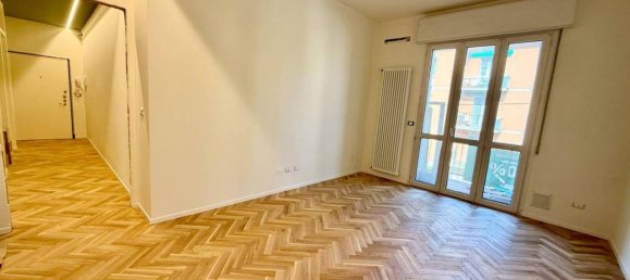 3 rooms Apartment in Bologna, Italy No. 38782 4