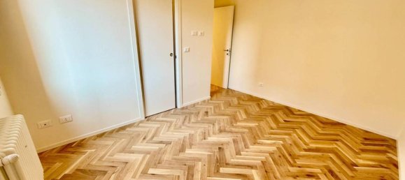 3 rooms Apartment in Bologna, Italy No. 38782 12