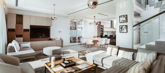 4 bedrooms Villa in Dubai, UAE No. 160 9