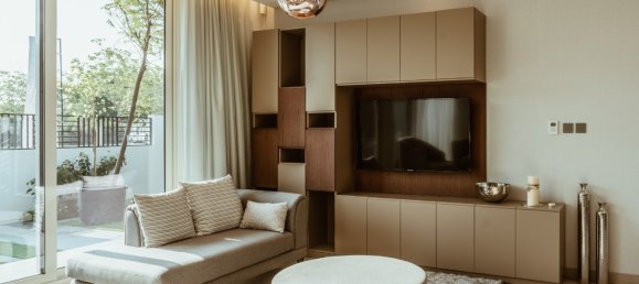 4 bedrooms Villa in Dubai, UAE No. 160 8