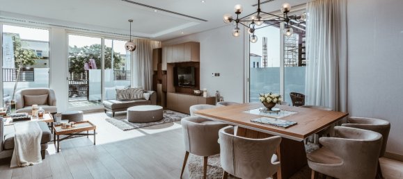 4 bedrooms Villa in Dubai, UAE No. 160 5