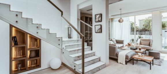 4 bedrooms Villa in Dubai, UAE No. 160 7