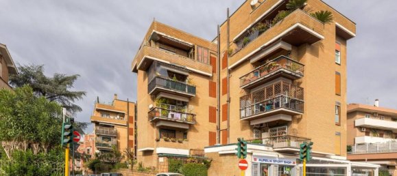 4 rooms Apartment in Rome, Italy No. 29479 2