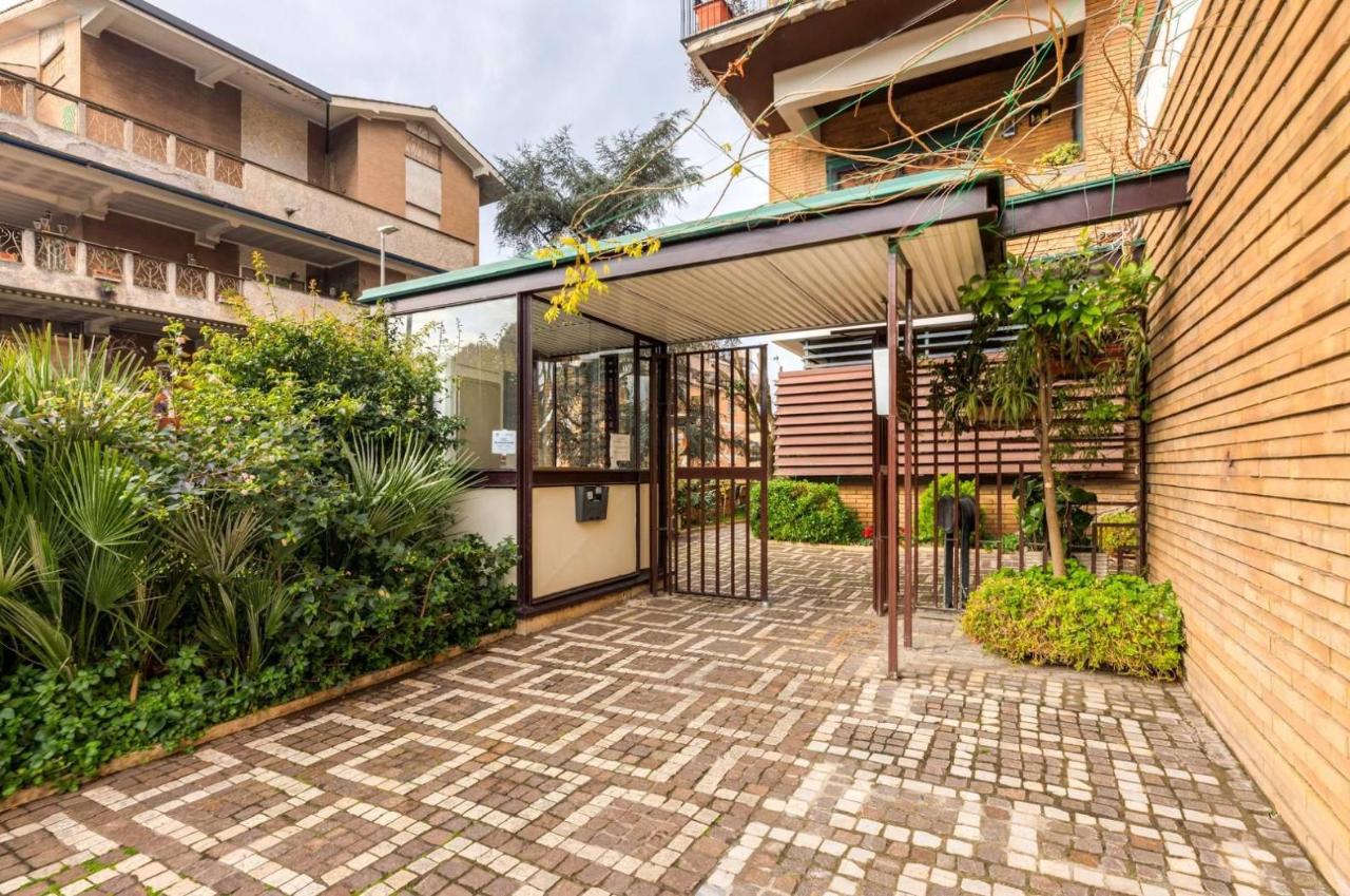 4 rooms Apartment in Rome, Italy No. 29479