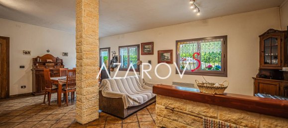 Villa de 4 dormitorios en Soldano, Italy No. 171017 12