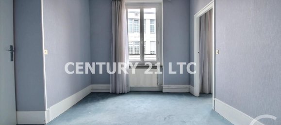 2 bedrooms Apartment in Charenton-le-Pont, France No. 136216 2