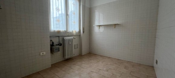 1-salle Propriété commerciale à San Donato Milanese, Italy No. 17706 19