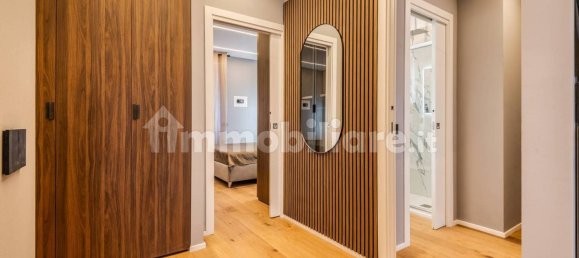 2 Schlafzimmer Wohnung in Milan, Italy, Nr. 331009 8