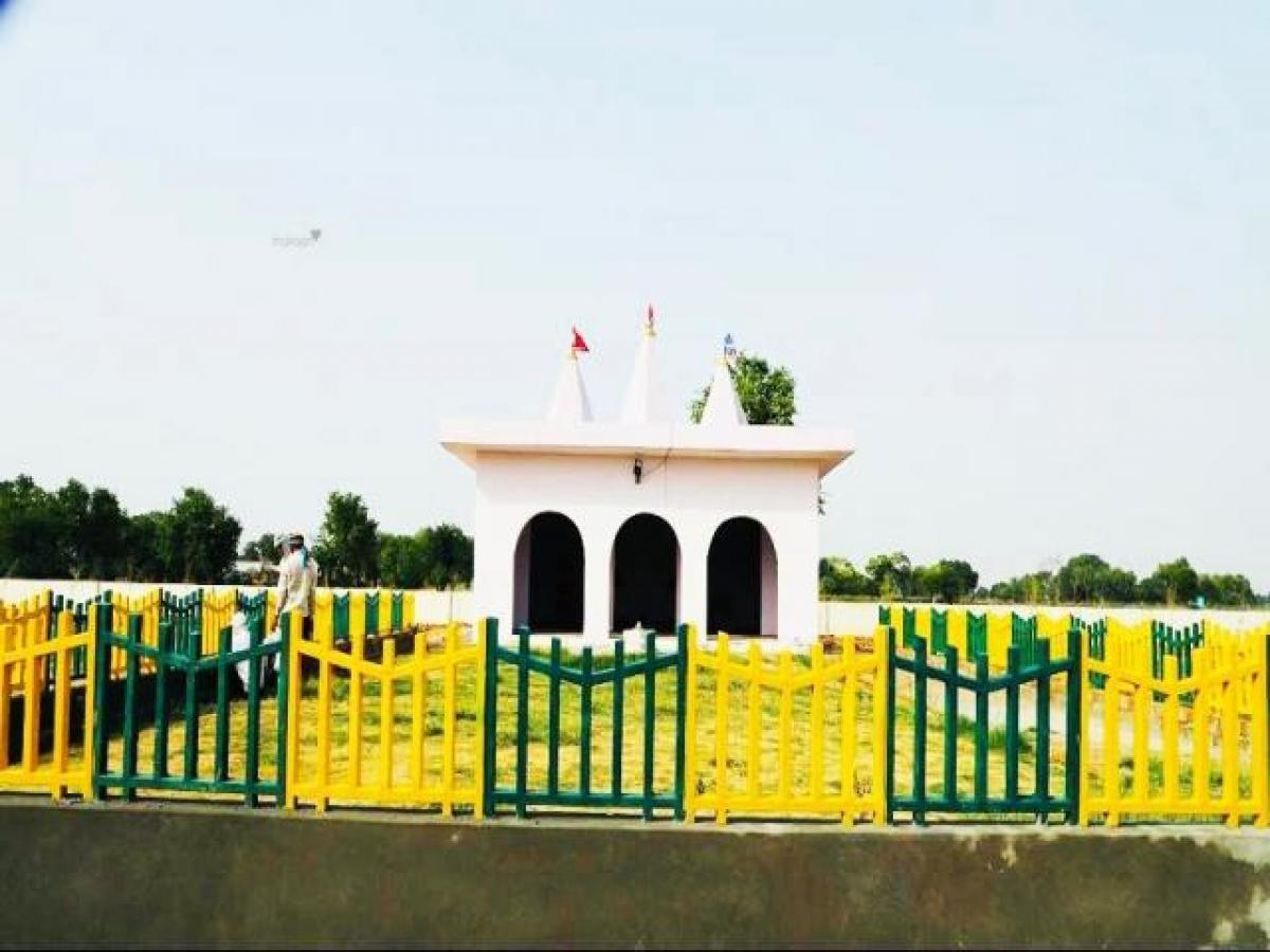  Land in Noida, India No. 66018