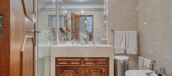 Дом с 4 спальнями в Матозиньюш, Португалия № 25545 12