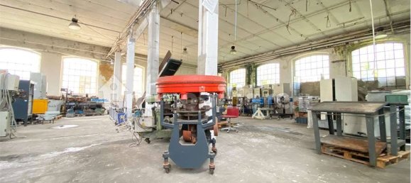 Склад с 5 комнатами в Кастильоне Олона, Италия № 66415 6