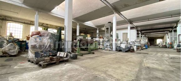 Склад с 5 комнатами в Кастильоне Олона, Италия № 66415 5