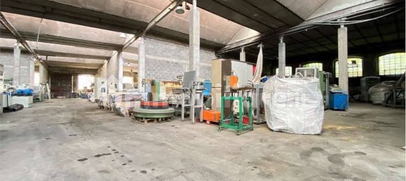 Склад с 5 комнатами в Кастильоне Олона, Италия № 66415 9