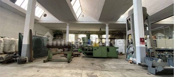 Склад с 5 комнатами в Кастильоне Олона, Италия № 66415 2