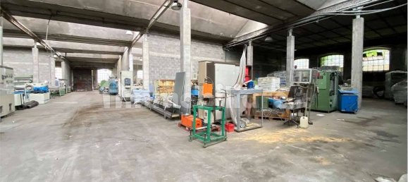 Склад с 5 комнатами в Кастильоне Олона, Италия № 66415 3