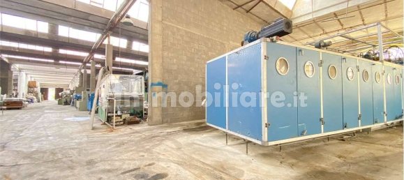 Склад с 5 комнатами в Кастильоне Олона, Италия № 66415 7