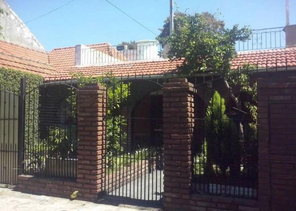 2 bedrooms House in Lanus, Argentina No. 100249