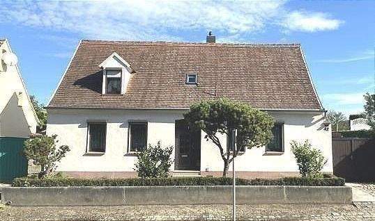 Casa de 4 habitaciónes en Saalekreis, Germany No. 295374