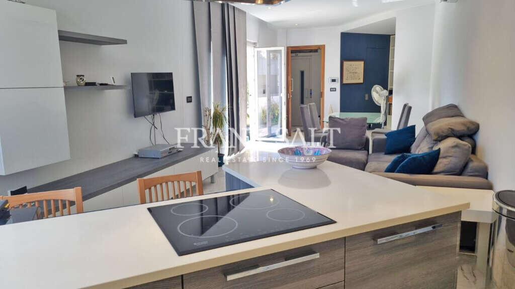 1 bedroom Penthouse in Sliema, Malta No. 11712
