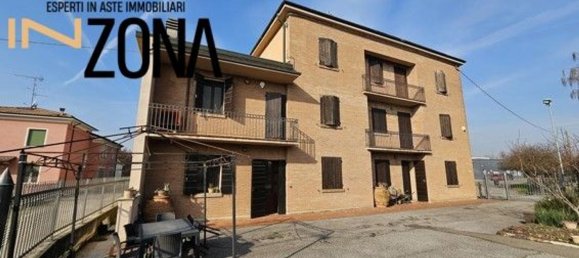 4 rooms House in Cavezzo, Italy No. 95953 4