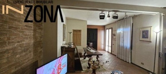 4 rooms House in Cavezzo, Italy No. 95953 9