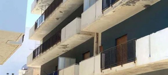 5-salle Appartement à Milazzo, Italy No. 302650 8