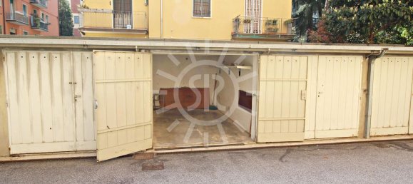 10m² Garage in Bologna, Italy No. 10856 2