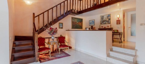 2 bedrooms House in Venice, Italy No. 154029 12