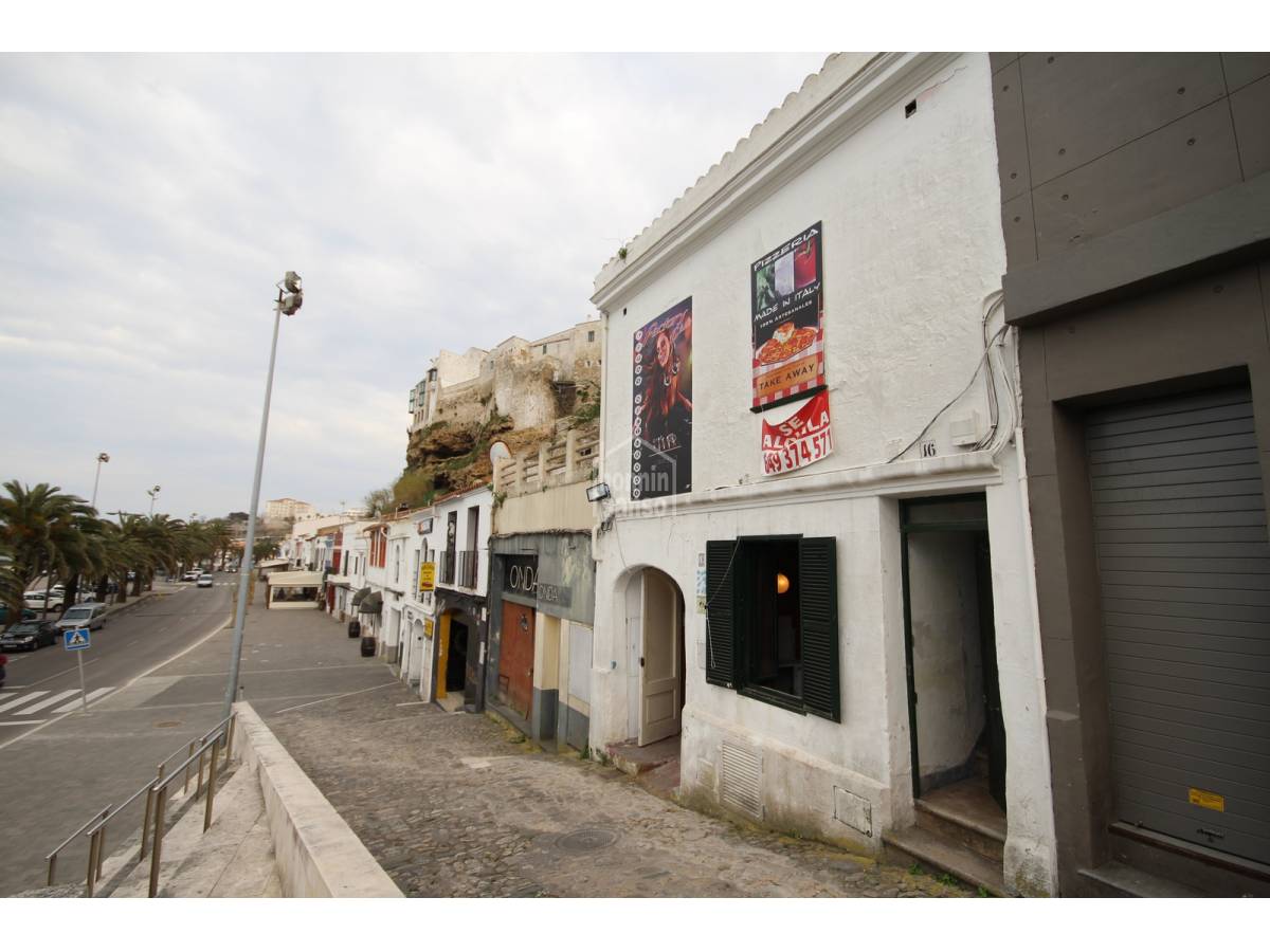 Бар с 3 спальнями в Маон, Испания № 701