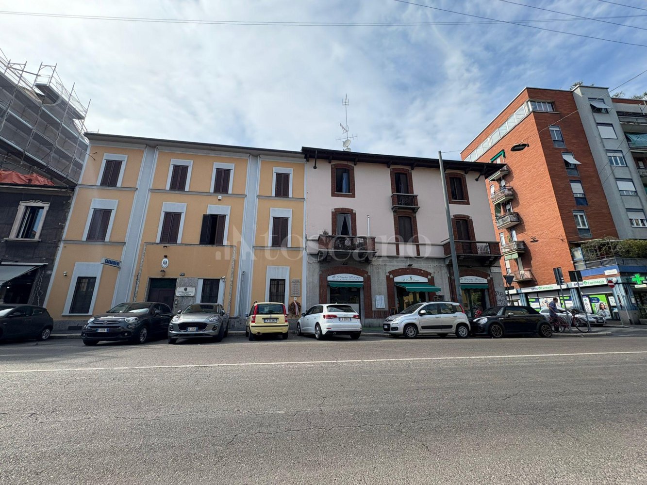 25 rooms Building in Milan, Italy No. 267127