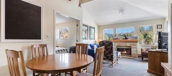 2 bedrooms Condo in British Columbia, Canada No. 1158 6