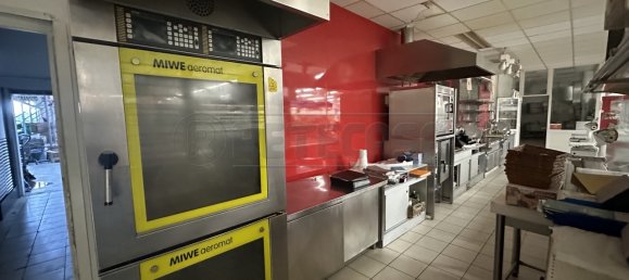 1760m² Commercial property in Udine, Italy No. 372622 7