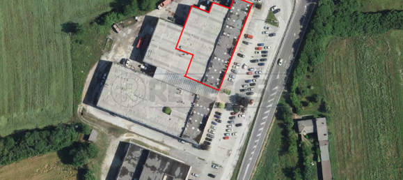 1760m² Commercial property in Udine, Italy No. 372622 14