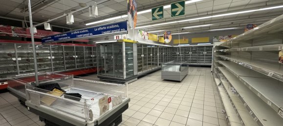 1760m² Commercial property in Udine, Italy No. 372622 9