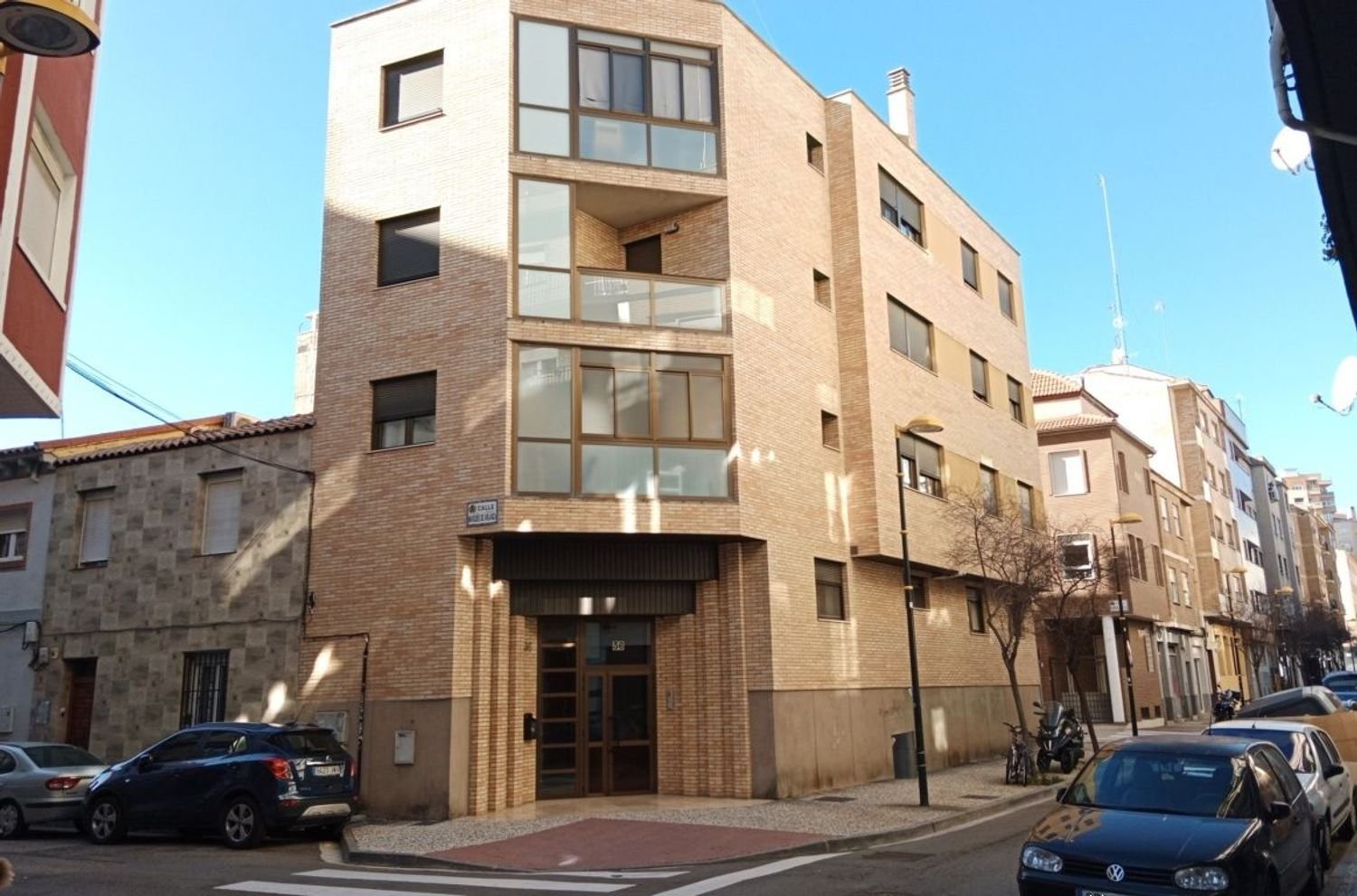 Apartamento de 4 dormitorios en Zaragoza, Spain No. 64496