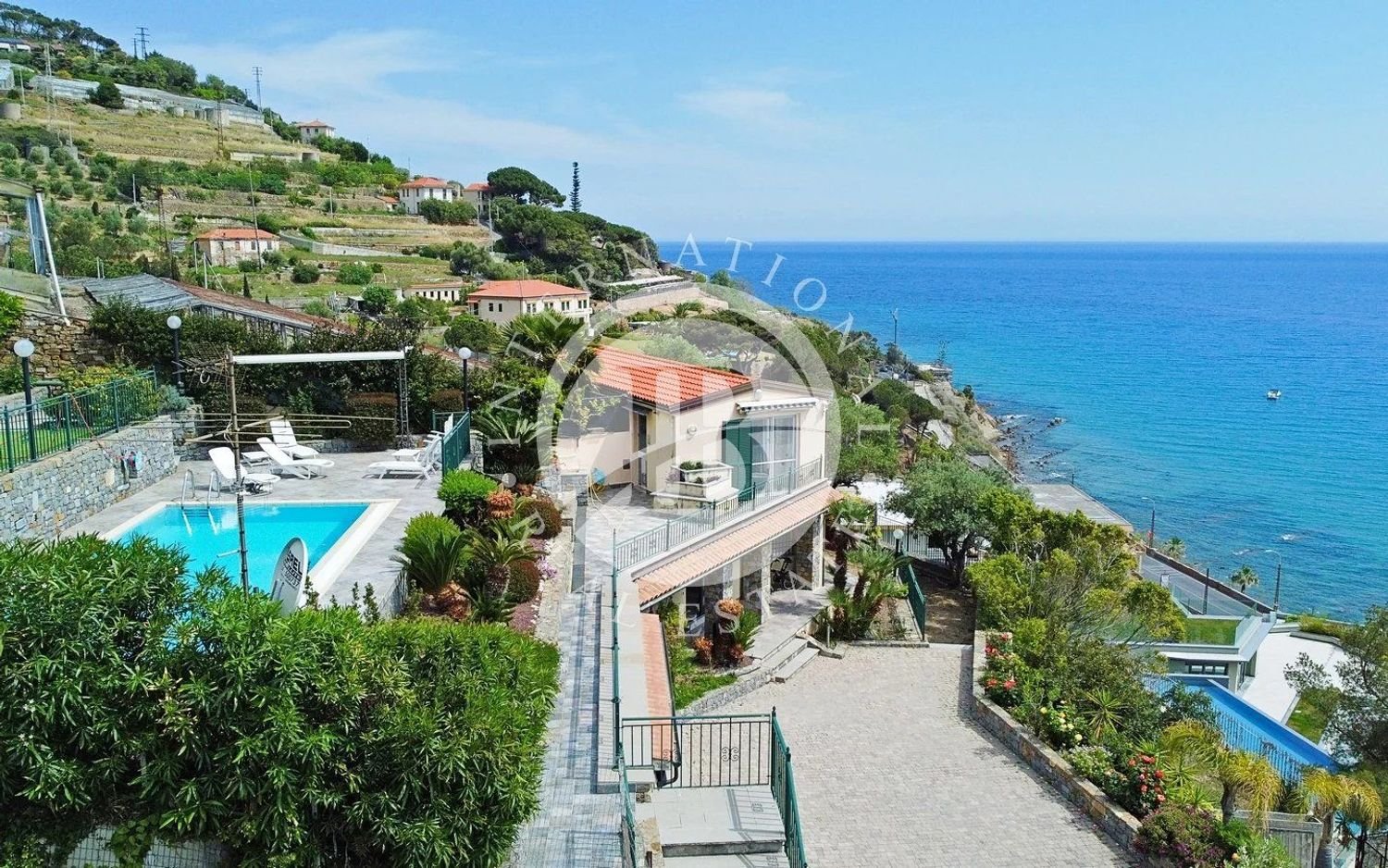 8 rooms Villa in Sanremo, Italy No. 106590
