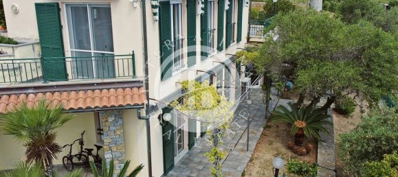 8 rooms Villa in Sanremo, Italy No. 106590 5